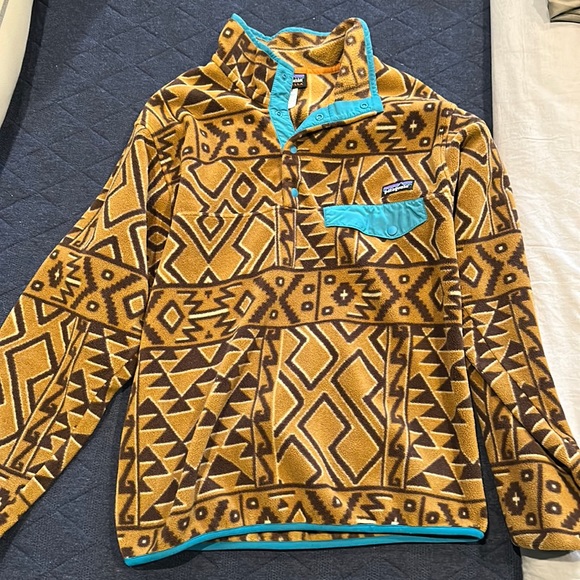 Retro looking small patagonia synchilla. Brown and teal. Great condition